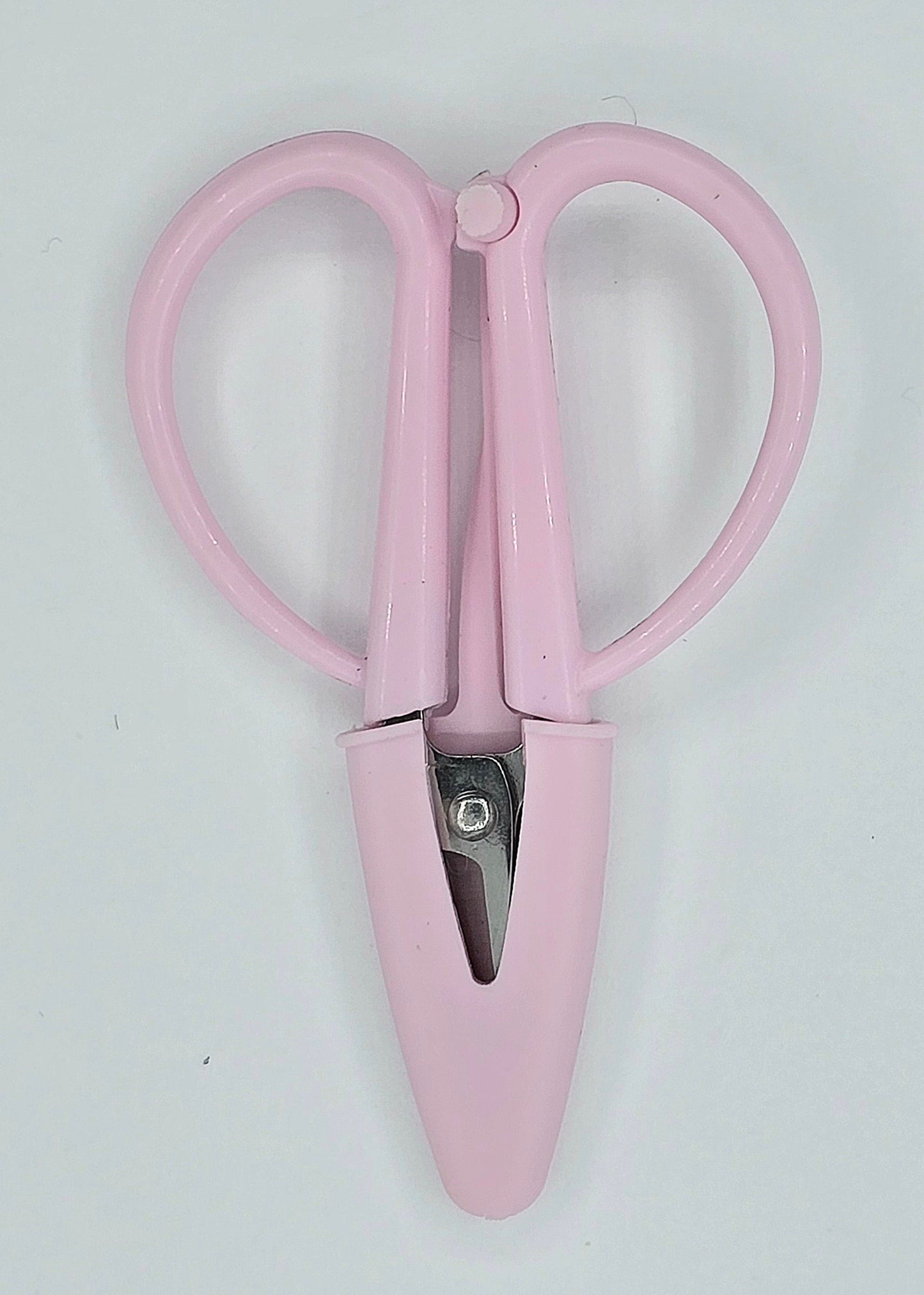 Victoria Whitson Needlepoint
Blush Pink Super Snips Length: 2.5"