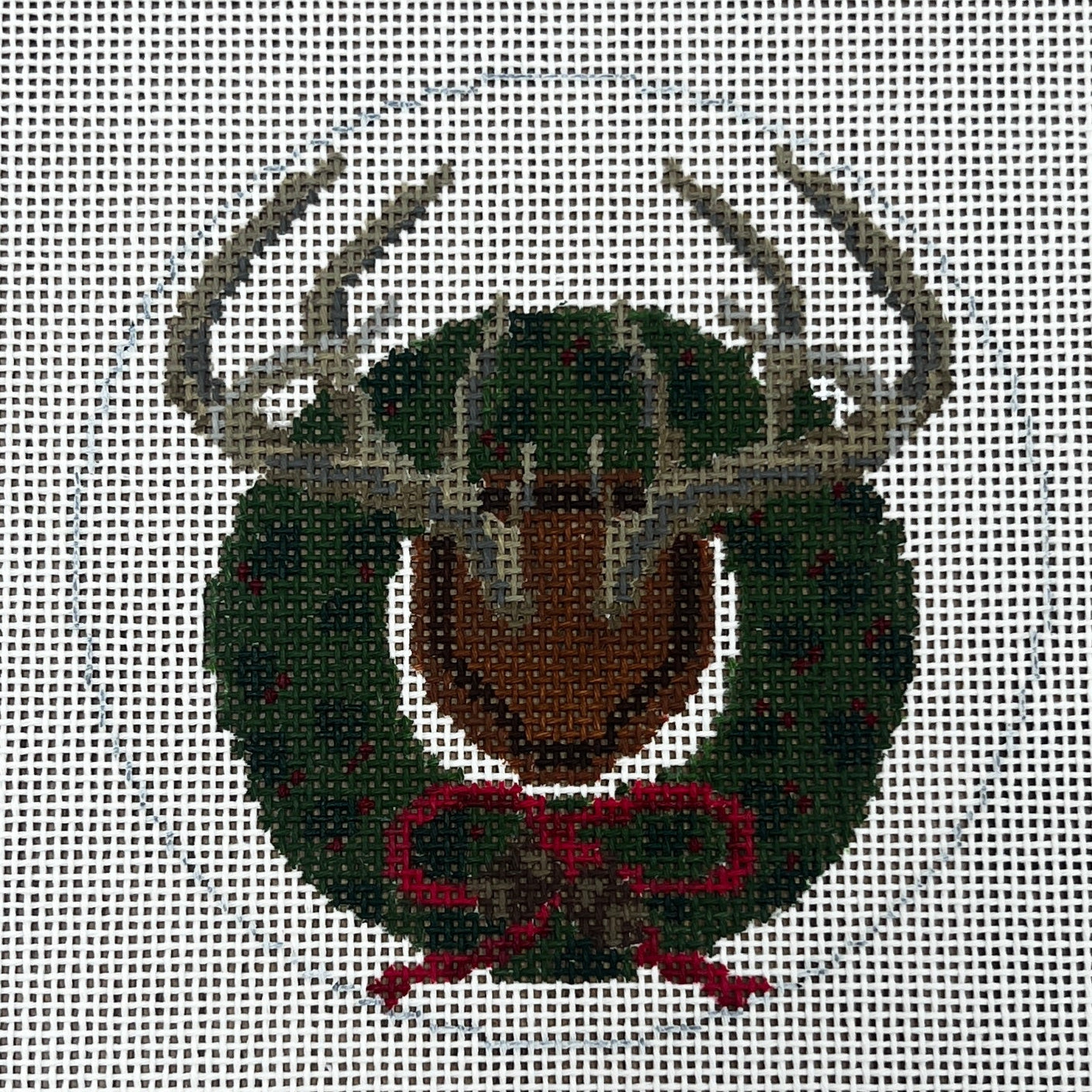 SS67 (TS) Whitetail Antlers w/ Holly Wreath (TS)