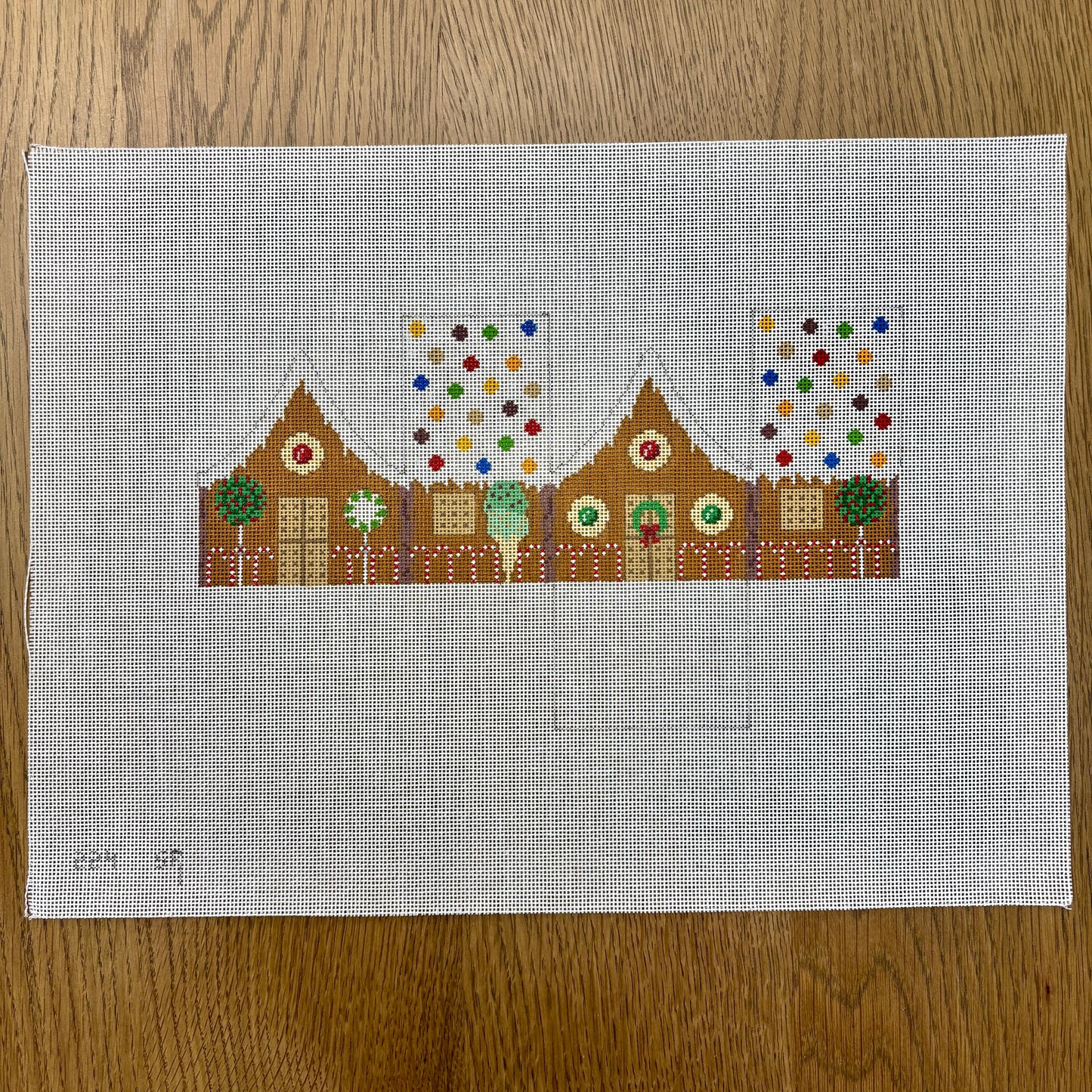 M & M Arched Roof, 3D Gingerbread House - 18 mesh (TS)