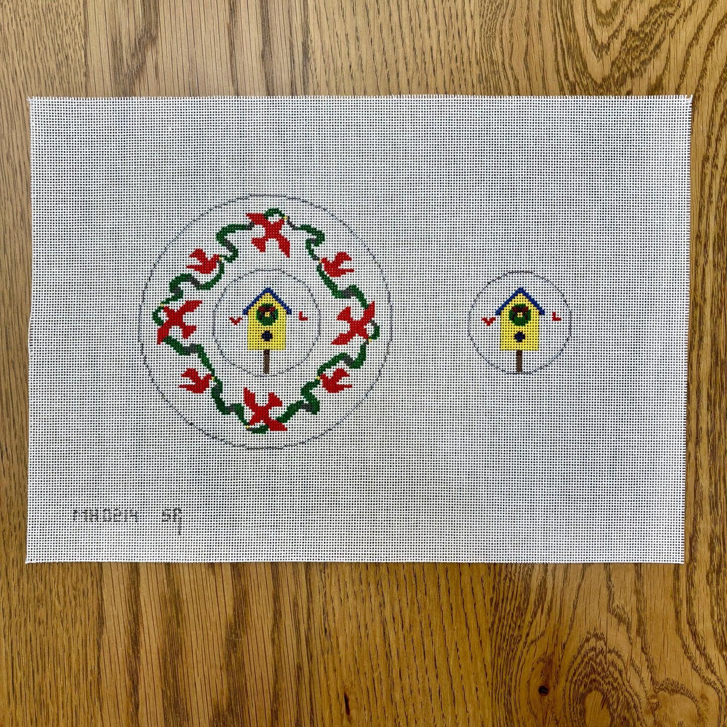 Birdhouse Decorating, Circle Dangler Ornament - 18 mesh (TS)