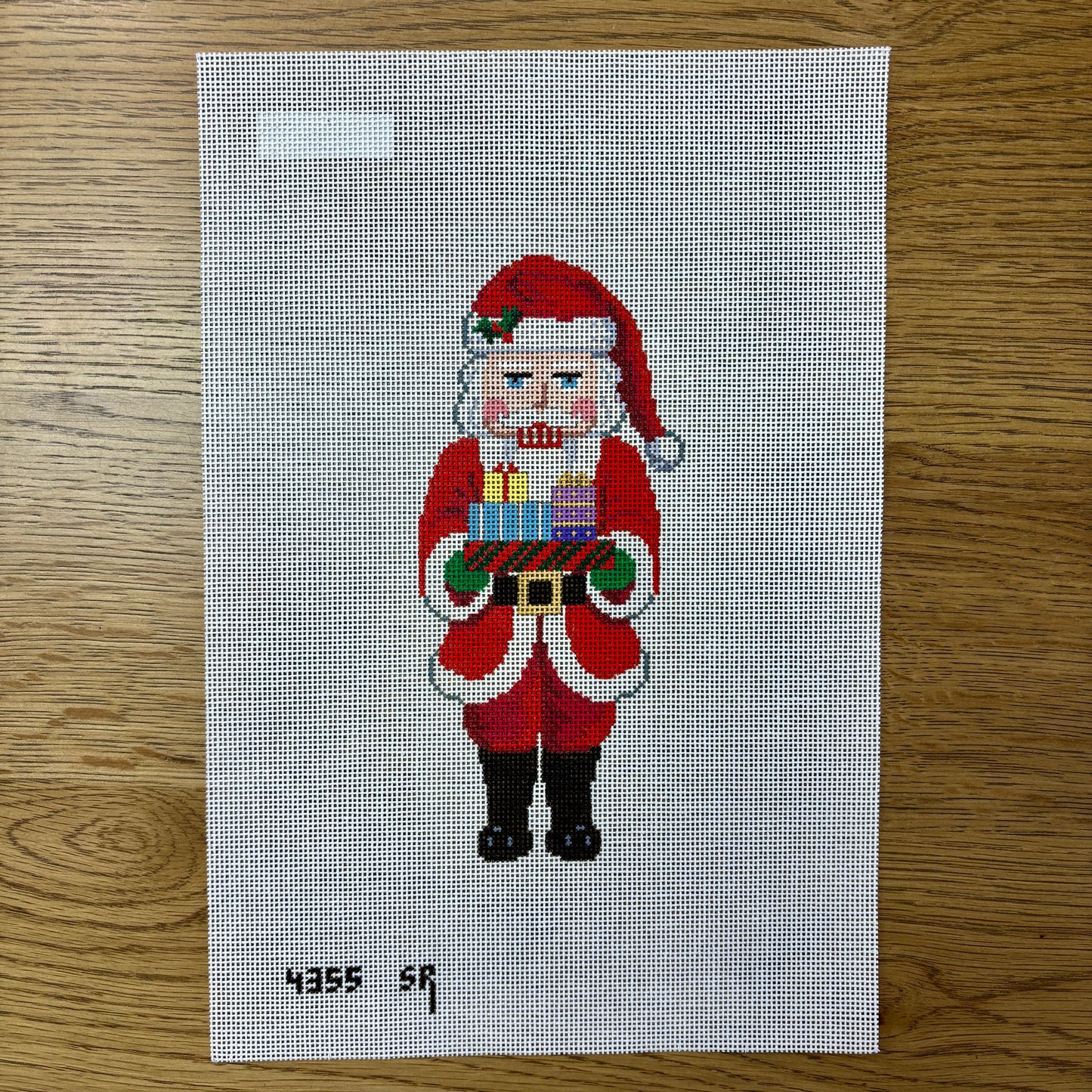 Nutcracker, Santa with Presents - 18 mesh (TS)