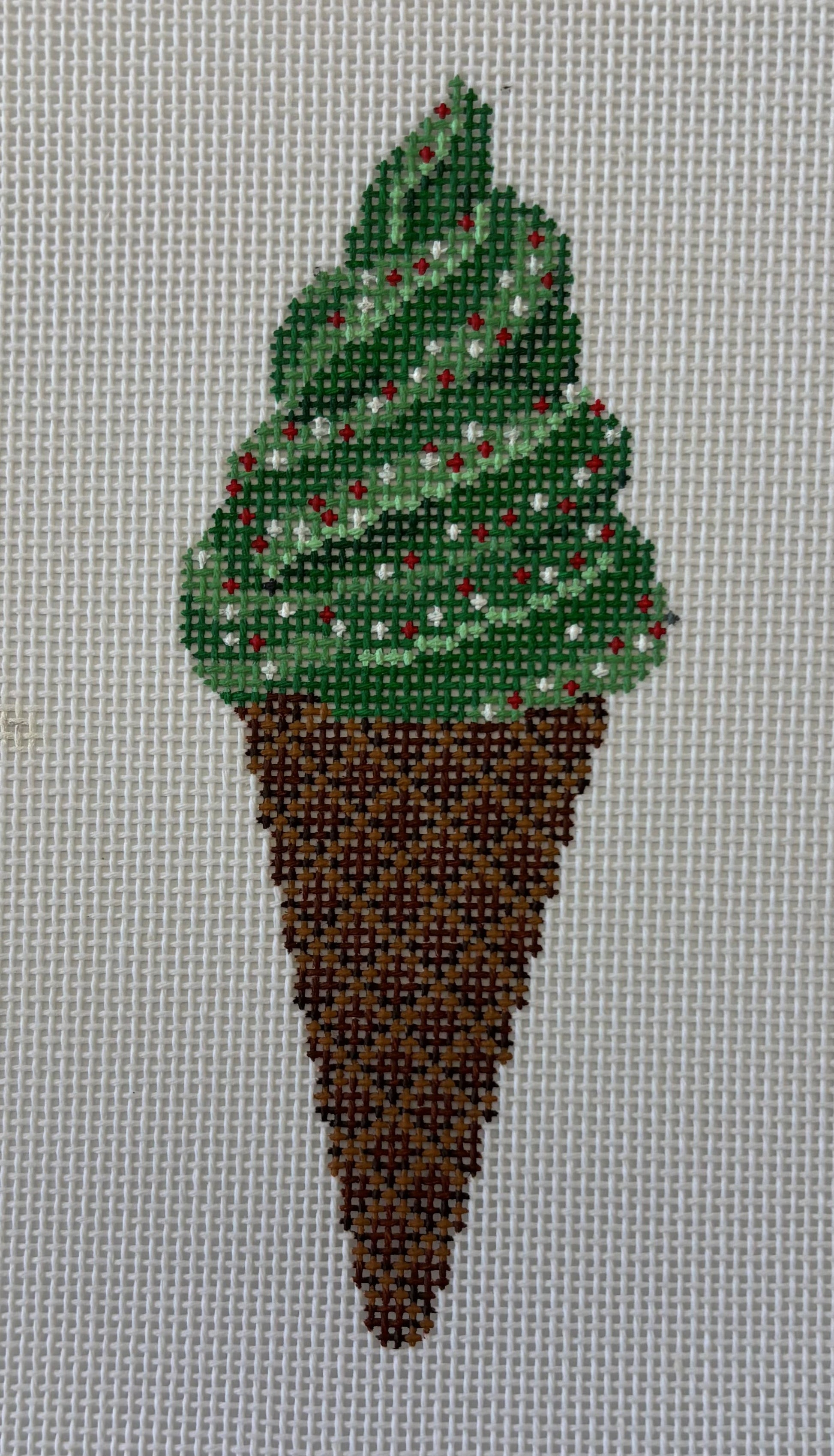 Susan Roberts Needlepoint Designs
Christmas Tree Cone
SR 6010