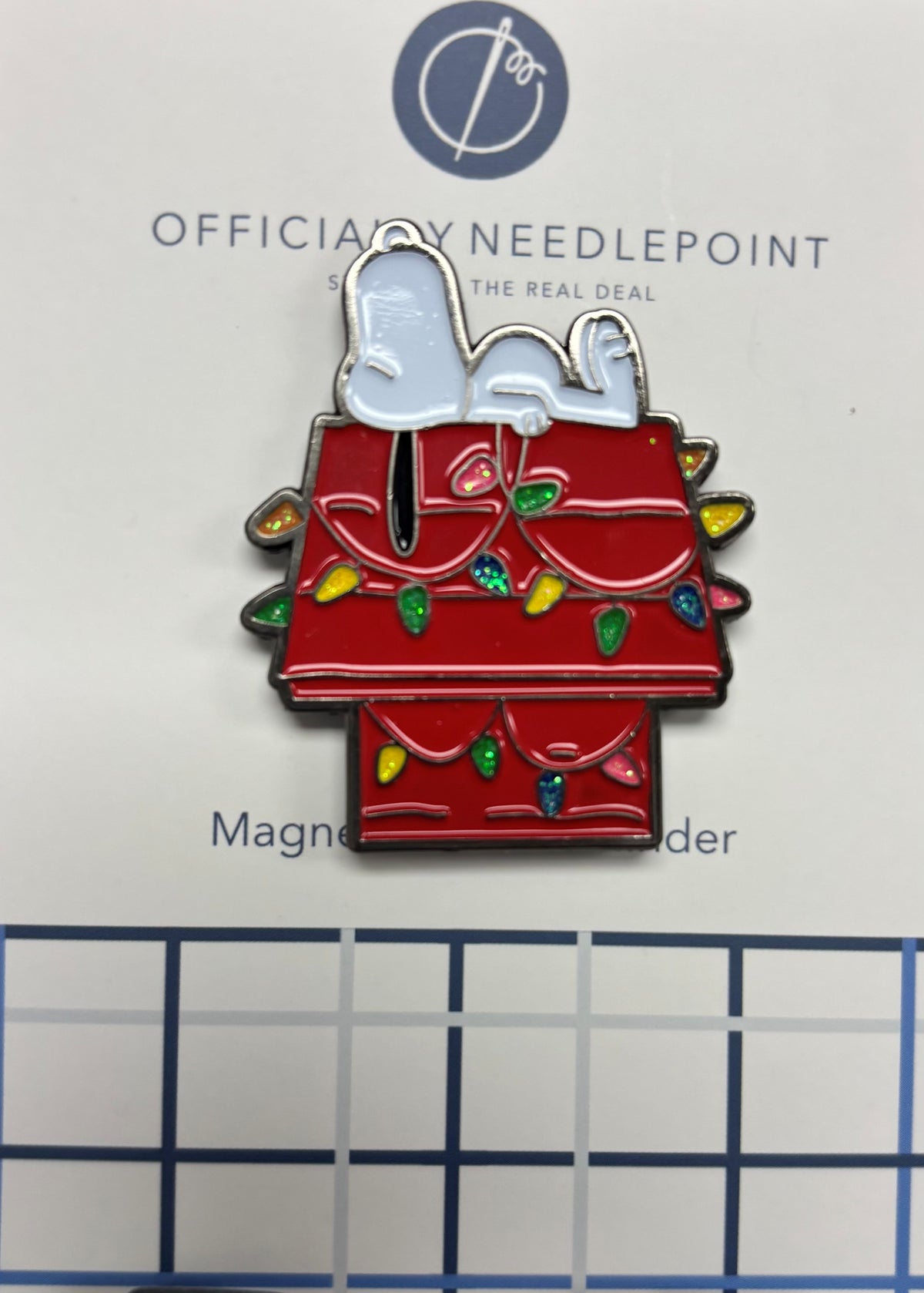PEANUTS "A Charlie Brown Christmas" - Snoopy on Doghouse Needleminder