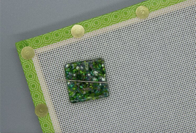 Glass Needle Minder